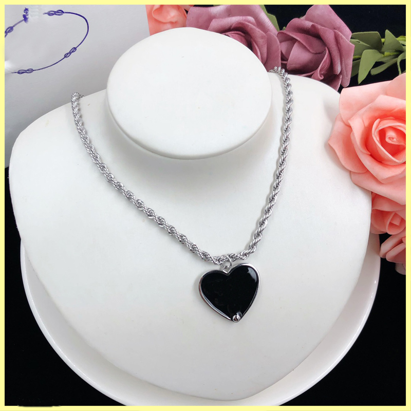 Women Designer Necklace Fashion Love Necklaces 925 Sterling Silver Chain Heart Pendant Neckwear For Mens Luxurys Jewelry New 21093001R
Women Designer Necklace Fashion Love Necklaces 925 Sterling Silver Chain Heart Pendant Neckwear For Mens Luxurys Jewelry New 21093001R