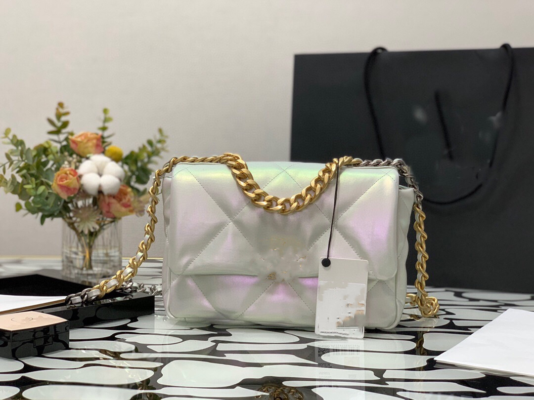 Classic Ladies Bag 7A High-end Custom Quality Handheld Checkboard Fashion Business Casual Metallic Accessories with Long Straps52000
Classic Ladies Bag 7A High-end Custom Quality Handheld Checkboard Fashion Business Casual Metallic Accessories with Long Straps52000