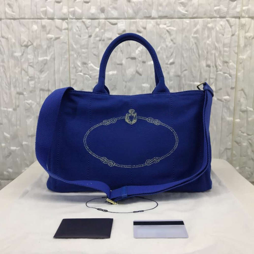 7A+ 2020 canvas escale billetera de diseñador book tote pra Deep Blue beach boite Letter Thread fashion handbag top handle bag, Box
7A+ 2020 canvas escale billetera de diseñador book tote pra Deep Blue beach boite Letter Thread fashion handbag top handle bag, Box