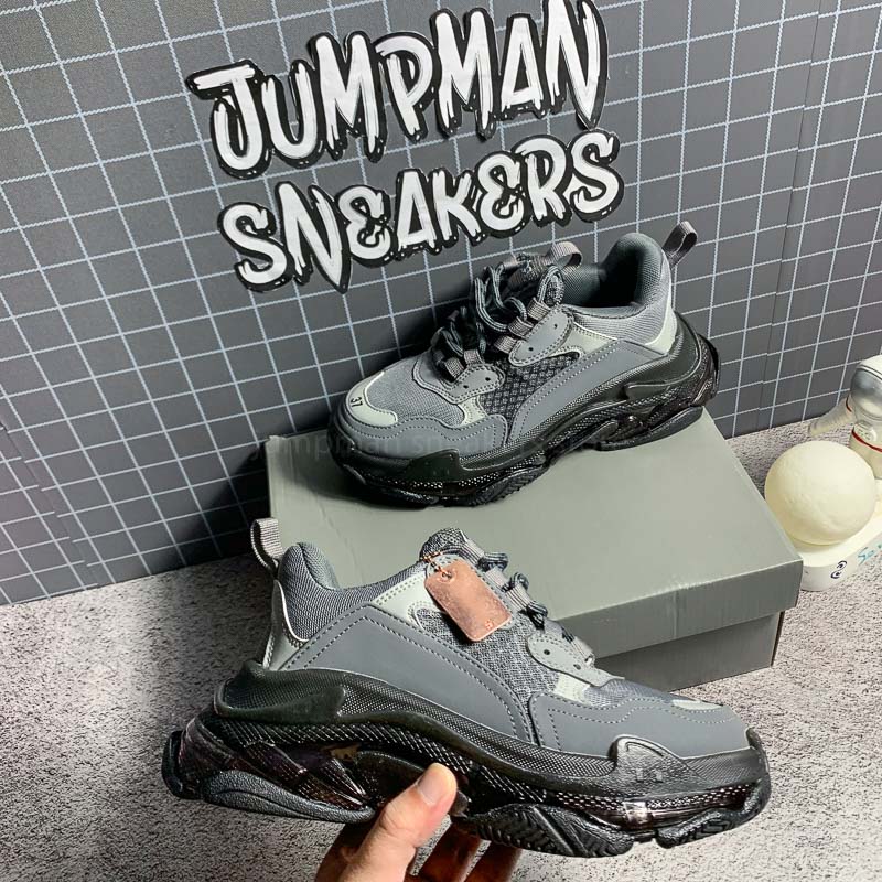 Clear Sole Triple S Casual Old Dad Shoes Men Women Platform 17FW Paris Vintage Triple-s Designer Sports Sneakers Crystal Bottom All Black Wh
Clear Sole Triple S Casual Old Dad Shoes Men Women Platform 17FW Paris Vintage Triple-s Designer Sports Sneakers Crystal Bottom All Black Wh