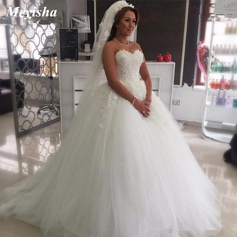 ZJ9212 Sweetheart Neckline Princess Ball Gown Wedding Dress Tulle Skirt White Customize Bride Dresses Winter Bridal Gowns
