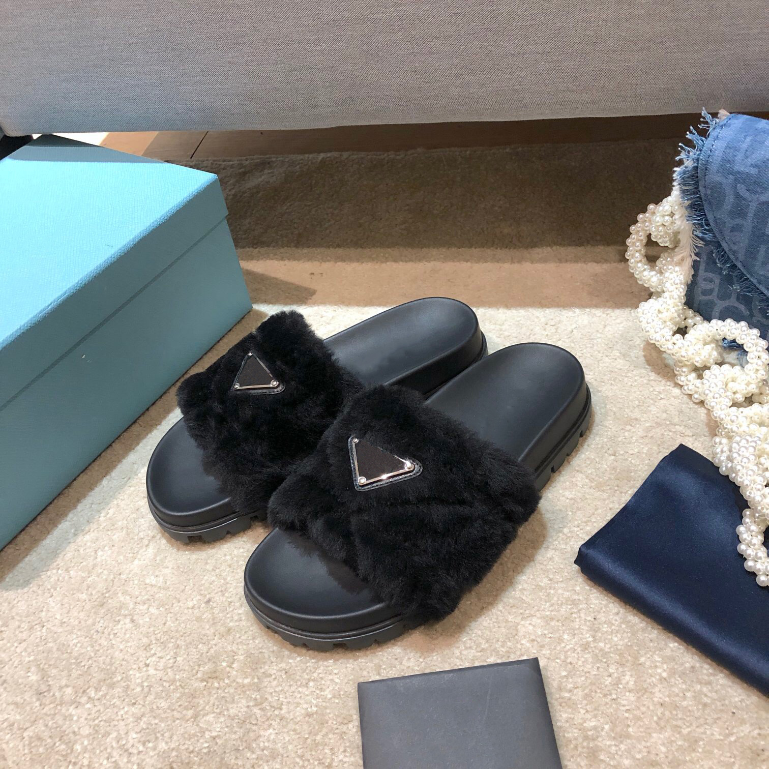 sheepskin slippers come with a rubber sole women Sandals nappa leather quilted pattern echoes and the enameled triangle metal logo adds style.wool, Black
sheepskin slippers come with a rubber sole women Sandals nappa leather quilted pattern echoes and the enameled triangle metal logo adds style.wool, Black