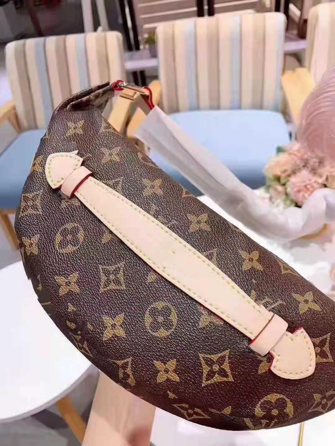 21 LV LOUIS VITTON Crossbody luxurys designers Bag Messenger Women Totes Fashion Vintage printing Shoulder classic crossbody bag, Red;black
21 LV LOUIS VITTON Crossbody luxurys designers Bag Messenger Women Totes Fashion Vintage printing Shoulder classic crossbody bag, Red;black