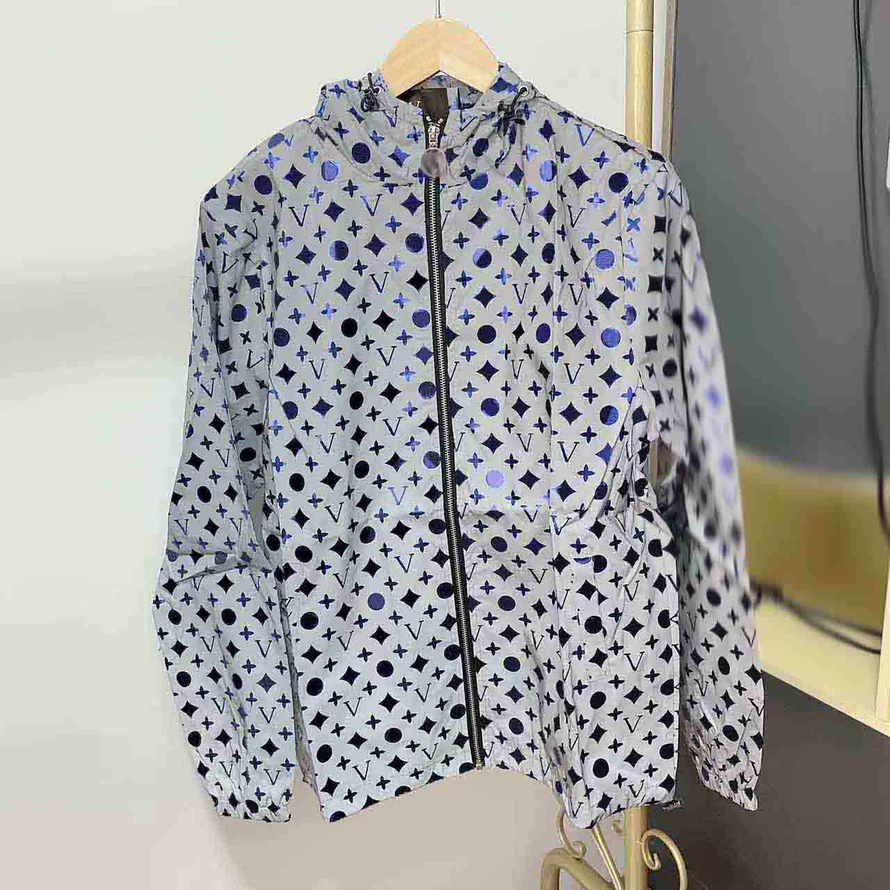 2023 Fashion Designer Jacket Windbreaker Long Sleeve Mens Jackets Hoodie Clothing Zipper With Animal Letter Pattern Plus Size Clothes M-3XL#888
2023 Fashion Designer Jacket Windbreaker Long Sleeve Mens Jackets Hoodie Clothing Zipper With Animal Letter Pattern Plus Size Clothes M-3XL#888