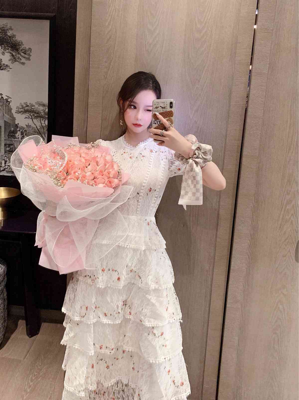 Runway Women Floral Lace Embroidery Party Dress Retro Elegant Fashion O-Neck Short Sleeve Sweet High Waist Long 210519