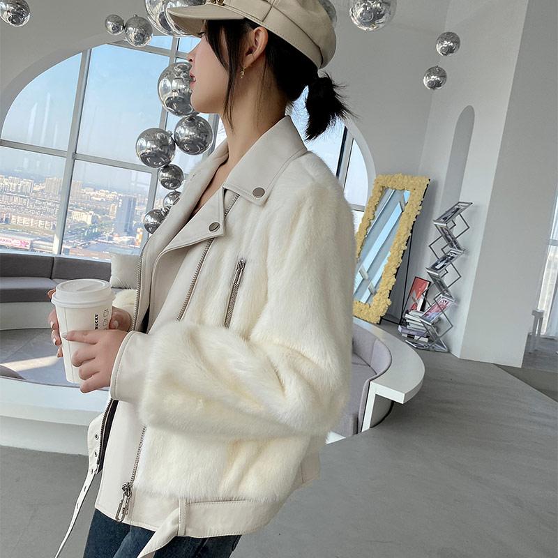 Women's Fur & Faux High-end Mink Coat Female Brief Paragraph Young Fashion The Winter 2021 Locomotive Whole, Black
Women's Fur & Faux High-end Mink Coat Female Brief Paragraph Young Fashion The Winter 2021 Locomotive Whole, Black