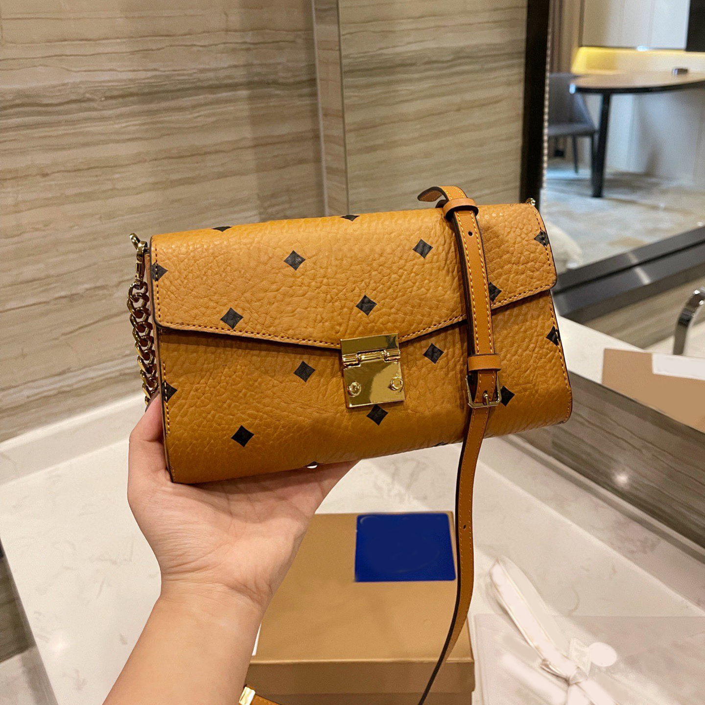 High Luxurys designer envelope bag Classic Quality Ladies 2021 handbag Women fashion mother purse handbags shoulder bags totes chains wallet Artwork Clutch letter, No bags
High Luxurys designer envelope bag Classic Quality Ladies 2021 handbag Women fashion mother purse handbags shoulder bags totes chains wallet Artwork Clutch letter, No bags
