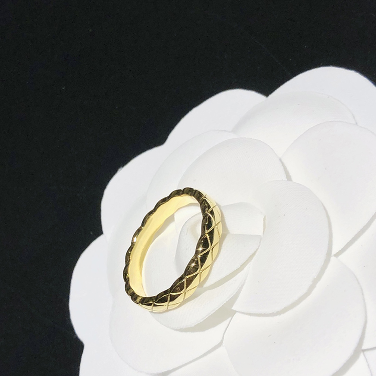 Benjamin 02, fashion ring, jade base, gold inlay. Titanium material, quality assurance, Silver
Benjamin 02, fashion ring, jade base, gold inlay. Titanium material, quality assurance, Silver