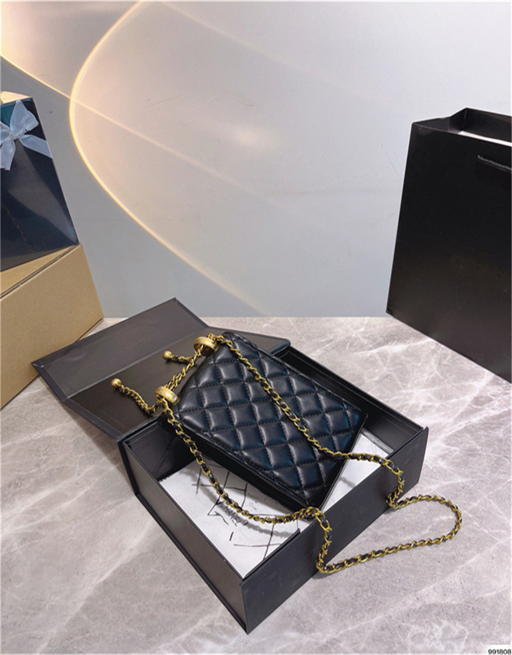 Women Designers Bags 2021 tote Designer Bag Crossbody Handbag Plain Genuine black white Leathe Fashion Backpack Shoulder SaddleBags totes Pu
Women Designers Bags 2021 tote Designer Bag Crossbody Handbag Plain Genuine black white Leathe Fashion Backpack Shoulder SaddleBags totes Pu
