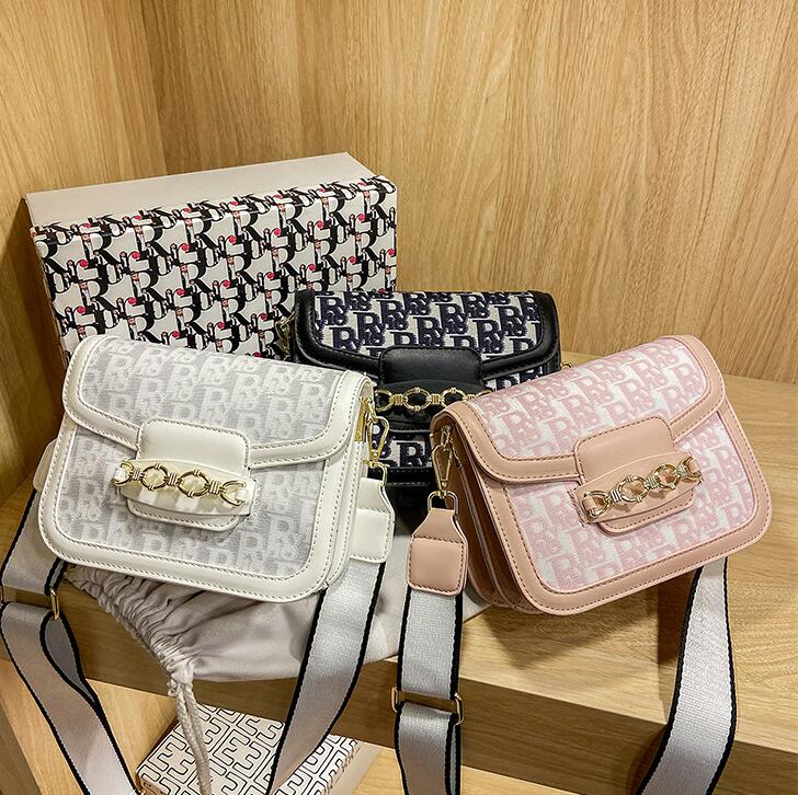 Factory wholesale women chain bag retro Joker printed semicircle womens saddle bags small fresh striped fashion handbag street fashions leather handbags, Pink(boutique box)
Factory wholesale women chain bag retro Joker printed semicircle womens saddle bags small fresh striped fashion handbag street fashions leather handbags, Pink(boutique box)