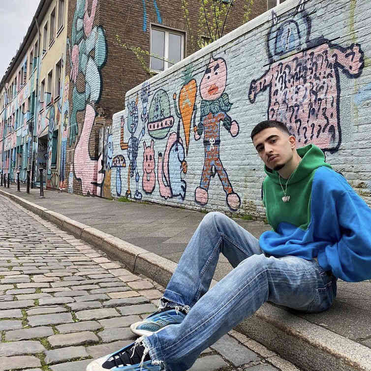 Men' Hoodies & Sweatshirts Erl Vintage Hoodie Kanye' Same Stitched Oversize High Street Hooded Vibe Sweater for Men and Women 28PV, Extra not product
Men' Hoodies & Sweatshirts Erl Vintage Hoodie Kanye' Same Stitched Oversize High Street Hooded Vibe Sweater for Men and Women 28PV, Extra not product