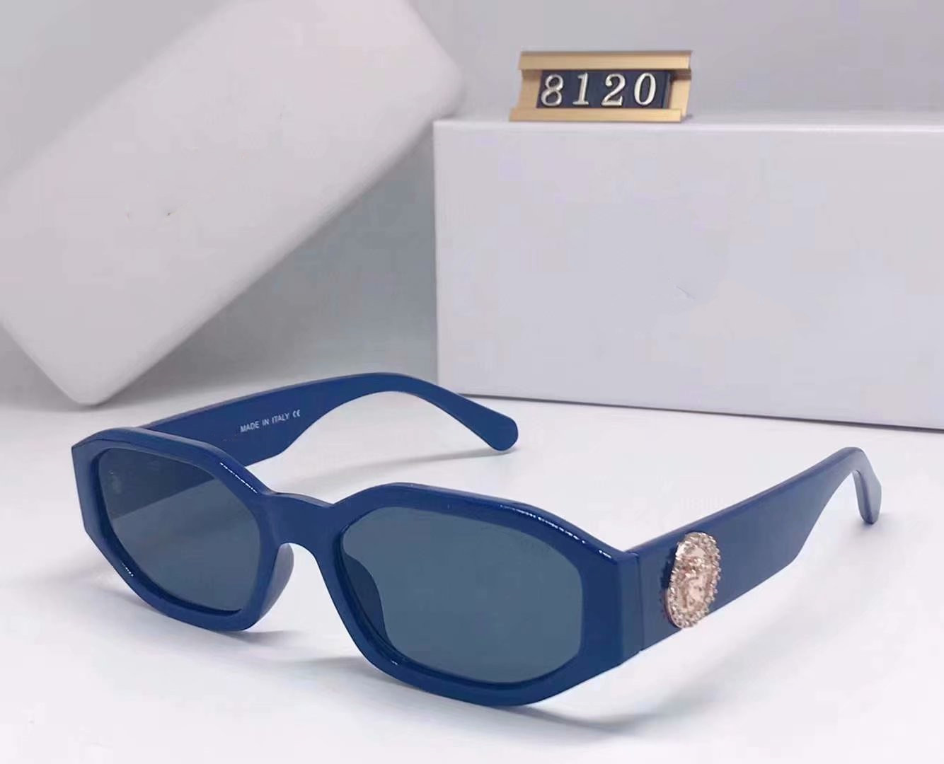 Medusaity new Fashion Designer Sunglasses High Quality Brand Polarized lens Sun glasses Eyewear For Women eyeglasses metal frame 8120 with box case
Medusaity new Fashion Designer Sunglasses High Quality Brand Polarized lens Sun glasses Eyewear For Women eyeglasses metal frame 8120 with box case