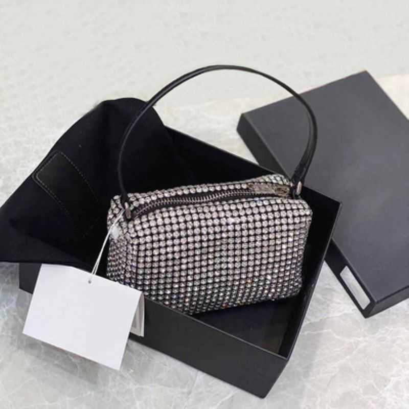 Aw King Diamond 2021 new fashion full diamond armpit hand Single Shoulder Messenger women's bag, Diamond + snake bone chain + gift box
Aw King Diamond 2021 new fashion full diamond armpit hand Single Shoulder Messenger women's bag, Diamond + snake bone chain + gift box