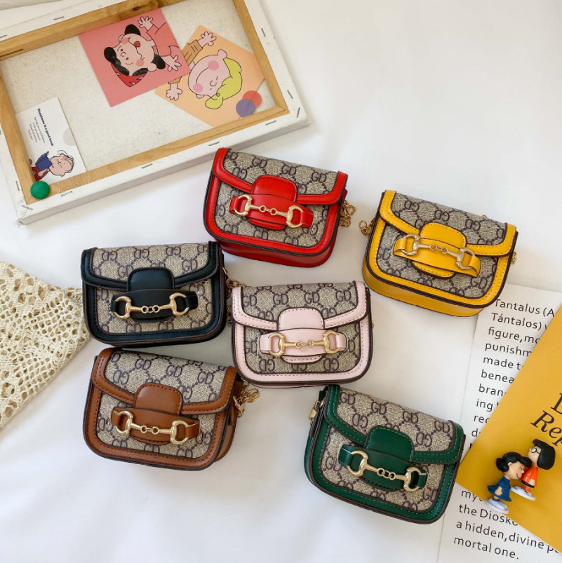 Designer kids handbag girls letter printed princess messenger bags children metal chain single shoulder bag women mini purse A6694, Black
Designer kids handbag girls letter printed princess messenger bags children metal chain single shoulder bag women mini purse A6694, Black
