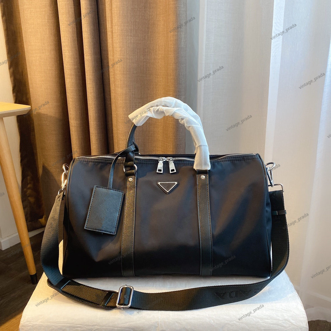 Duffel Gift Women's Men Re-edition 2006 Top Designer Bag Tote Hobo Fashion Quality Girl Leather Handbag Bags Purse Luxury Crossbody Han Imvd
Duffel Gift Women's Men Re-edition 2006 Top Designer Bag Tote Hobo Fashion Quality Girl Leather Handbag Bags Purse Luxury Crossbody Han Imvd