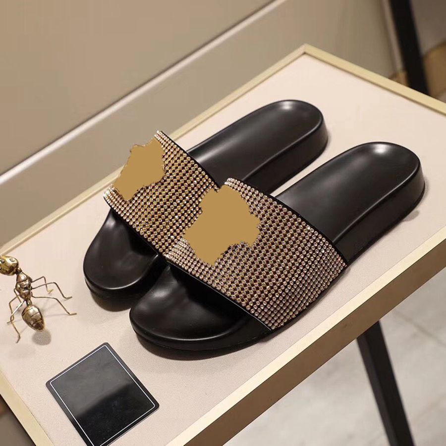 Summer couples a word diamond slippers, leisure beach non-slip flat shoes, fashion metal buckle colplace, Black
Summer couples a word diamond slippers, leisure beach non-slip flat shoes, fashion metal buckle colplace, Black