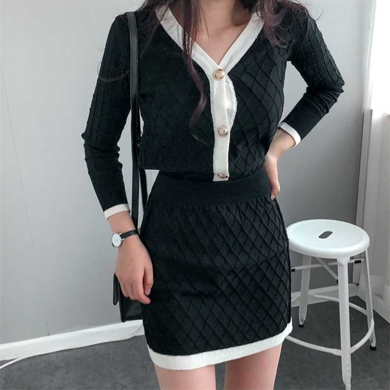 Women Luxury Designer Long Sleeve V Neck Buttons Top + Short Skirt Geometric Jacquard Black Knitting 2PC Suit Two Piece Set 211109, Pink
Women Luxury Designer Long Sleeve V Neck Buttons Top + Short Skirt Geometric Jacquard Black Knitting 2PC Suit Two Piece Set 211109, Pink