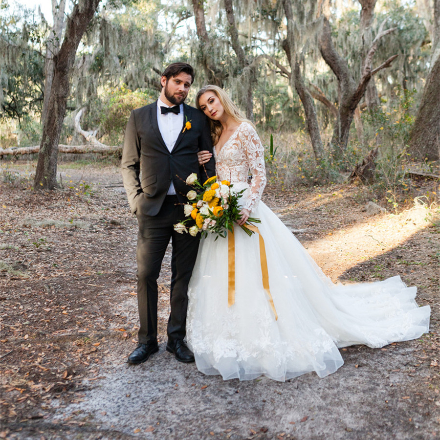 Vintage V-neck Long Sleeves Lace Wedding Dress A Line Court Train vestido de novia Princess Bridal Dresses Appliqued Illusion Bodice Ivory Country Boh
