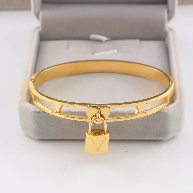 Top Quality 3 Colors Women Designer Bangles Love Lock Pendant Stainless Steel Gold Pated Luxury Style Couple Bracelets Lady Party Gifts Wholesale
Top Quality 3 Colors Women Designer Bangles Love Lock Pendant Stainless Steel Gold Pated Luxury Style Couple Bracelets Lady Party Gifts Wholesale