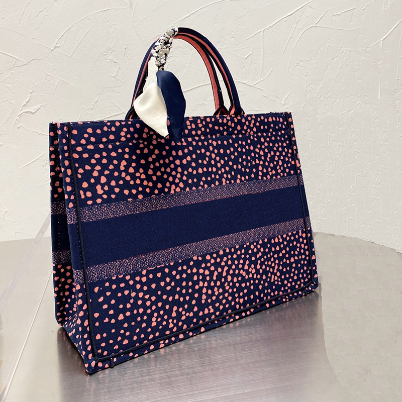 2021 Designer Tote Bag Bags Canvas Handbag embroidered Classic Shoulder women Luxurys Designersfashion large capacity big size with original box wholesale, Color 13
2021 Designer Tote Bag Bags Canvas Handbag embroidered Classic Shoulder women Luxurys Designersfashion large capacity big size with original box wholesale, Color 13