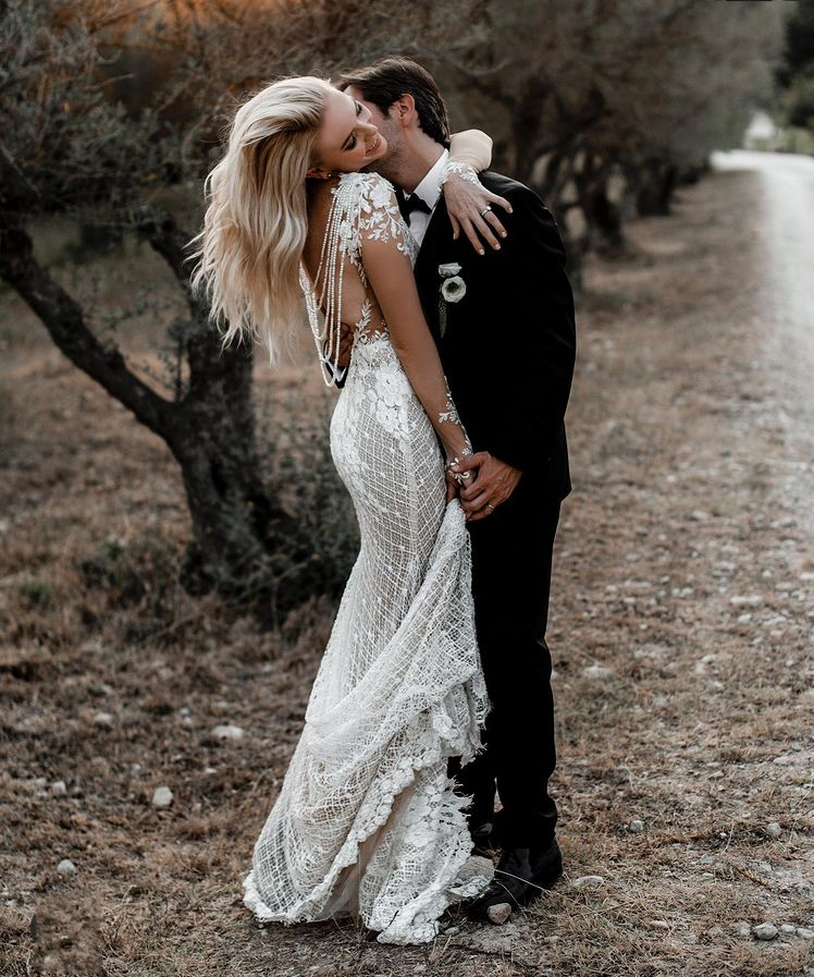 2021 Vintage Lace Mermaid Wedding Dresses Bridal Gowns Pearls Beading Appliqued Sexy Backless Rustic Boho Bride Dress Illusion Long Sleeves