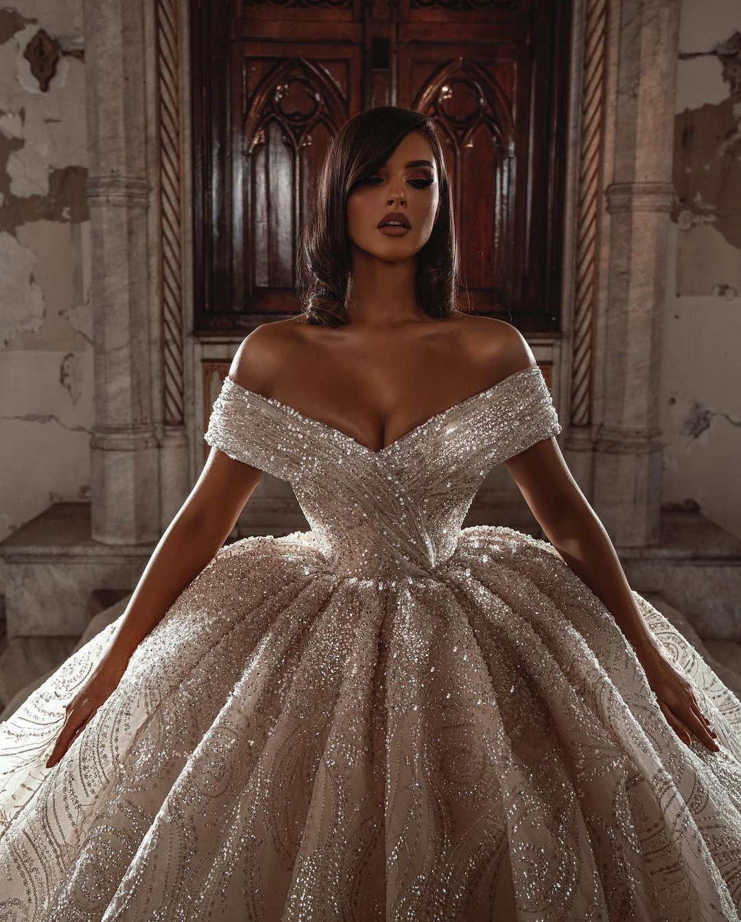 Off The Shoulder Giltter Wedding Dress Plus Size Dubai Sequined Ball Gown Chapel Train Bridal Gowns Customise Vestido De Novia Dr0320