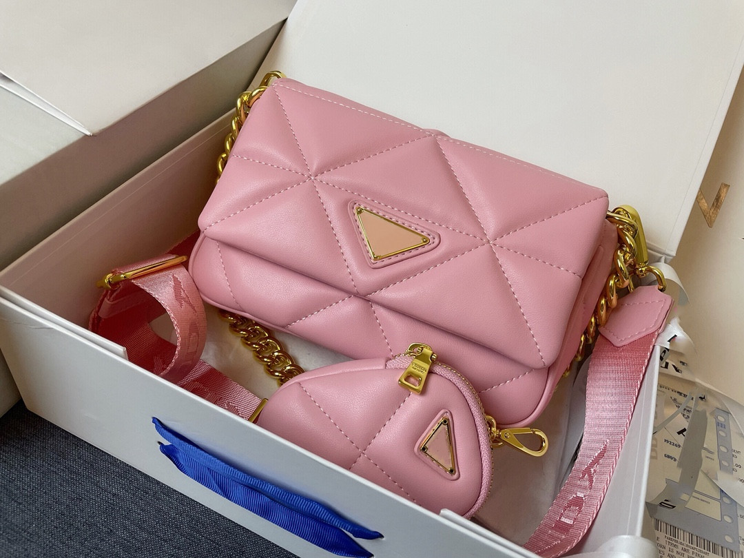 Mona_bag Women's high-quality messenger bag designer classic sheepskin leather fashion trend best-selling lady's luxury three in one Shoulder Bags 3 colors size20cm, Black with gold hardware
Mona_bag Women's high-quality messenger bag designer classic sheepskin leather fashion trend best-selling lady's luxury three in one Shoulder Bags 3 colors size20cm, Black with gold hardware