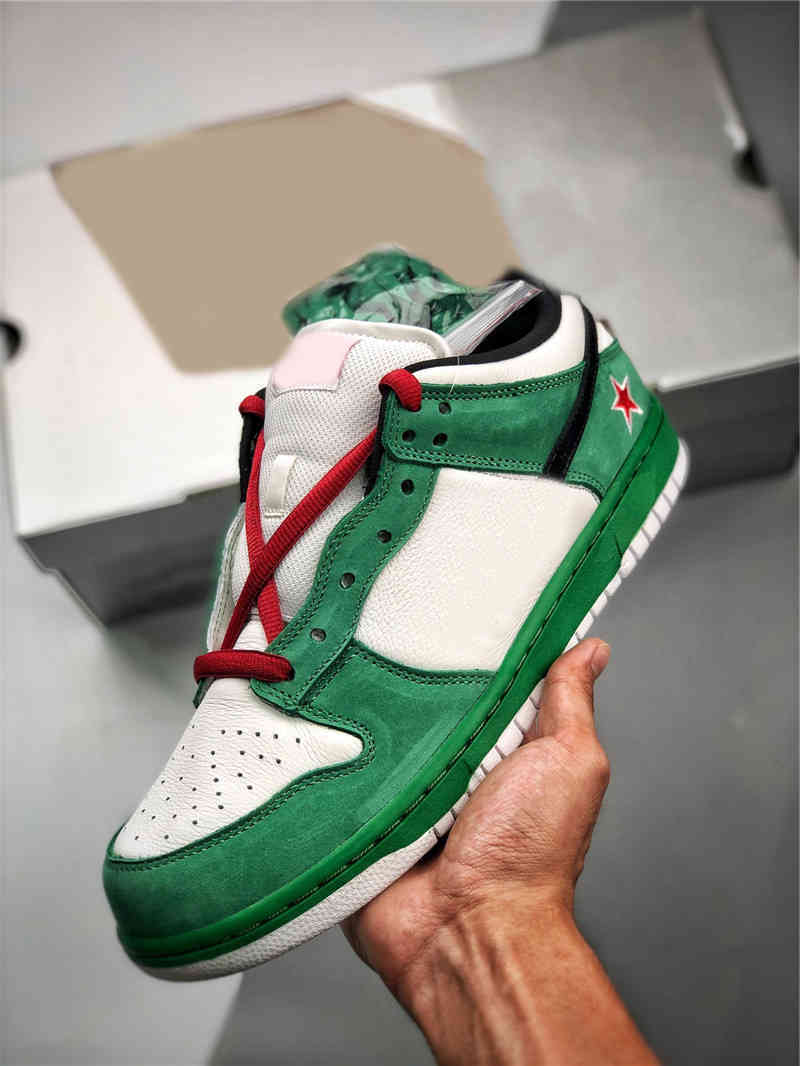 Authentic S B Dunk Pro Heineken Low Skateboard Shoes Men Women Green Black White Red Sneakers Zapatos 304292-302 With US, Bubble wrap packaging
Authentic S B Dunk Pro Heineken Low Skateboard Shoes Men Women Green Black White Red Sneakers Zapatos 304292-302 With US, Bubble wrap packaging