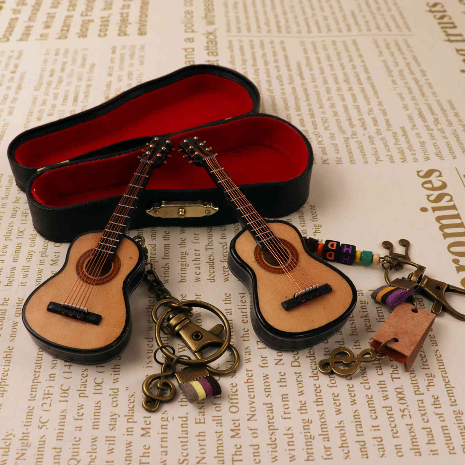 Engraved Wooden Guitar Violin Key Chain Bag Pendant Couple Creative Mini Decorative Gift for Men and Women
