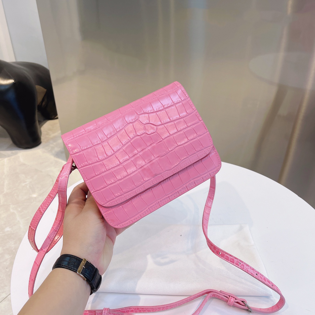 21ss newest womens classica box balencaiga small bag Tofu shoulder cross body bags mini handbags Crocodile pattern woman, I need see other product
21ss newest womens classica box balencaiga small bag Tofu shoulder cross body bags mini handbags Crocodile pattern woman, I need see other product