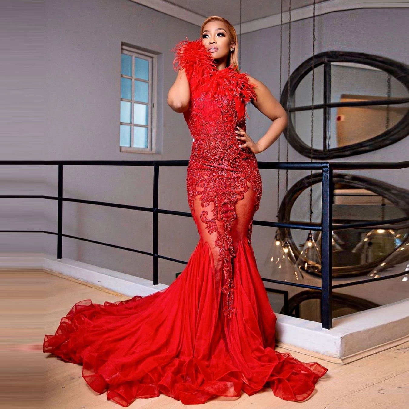 Red Lace Mermaid Evening Dresses for Arabic Women with Feathers Plus Size Sweep Train Formal Prom Pageant Party Gowns Vestidos De Novia