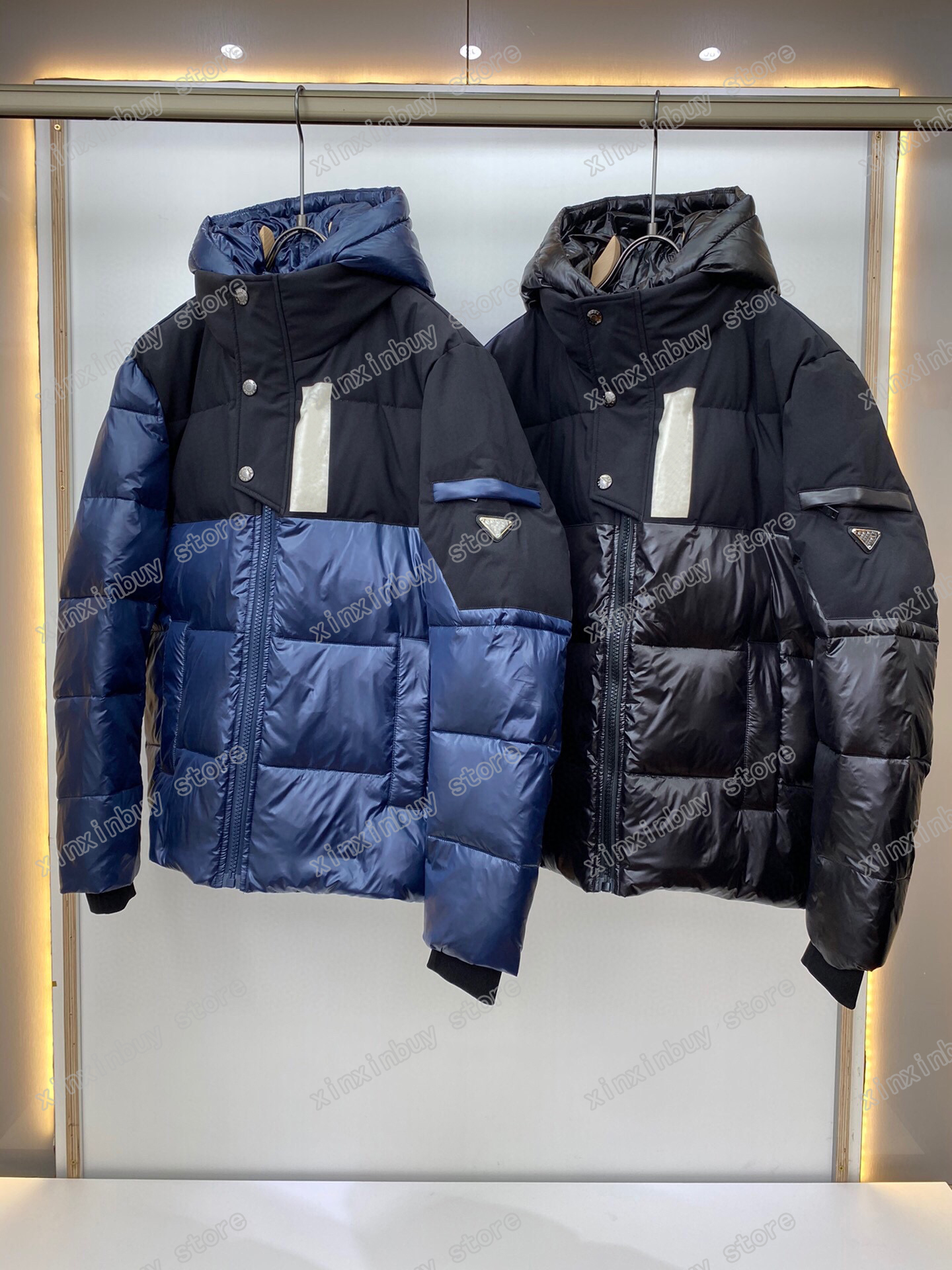 21ss men designers Jackets Down Parkas Hooded letter Metal Triangle label clothes mens Coats Outerwear Clothing Black blue grey Khaki xinxin
21ss men designers Jackets Down Parkas Hooded letter Metal Triangle label clothes mens Coats Outerwear Clothing Black blue grey Khaki xinxin