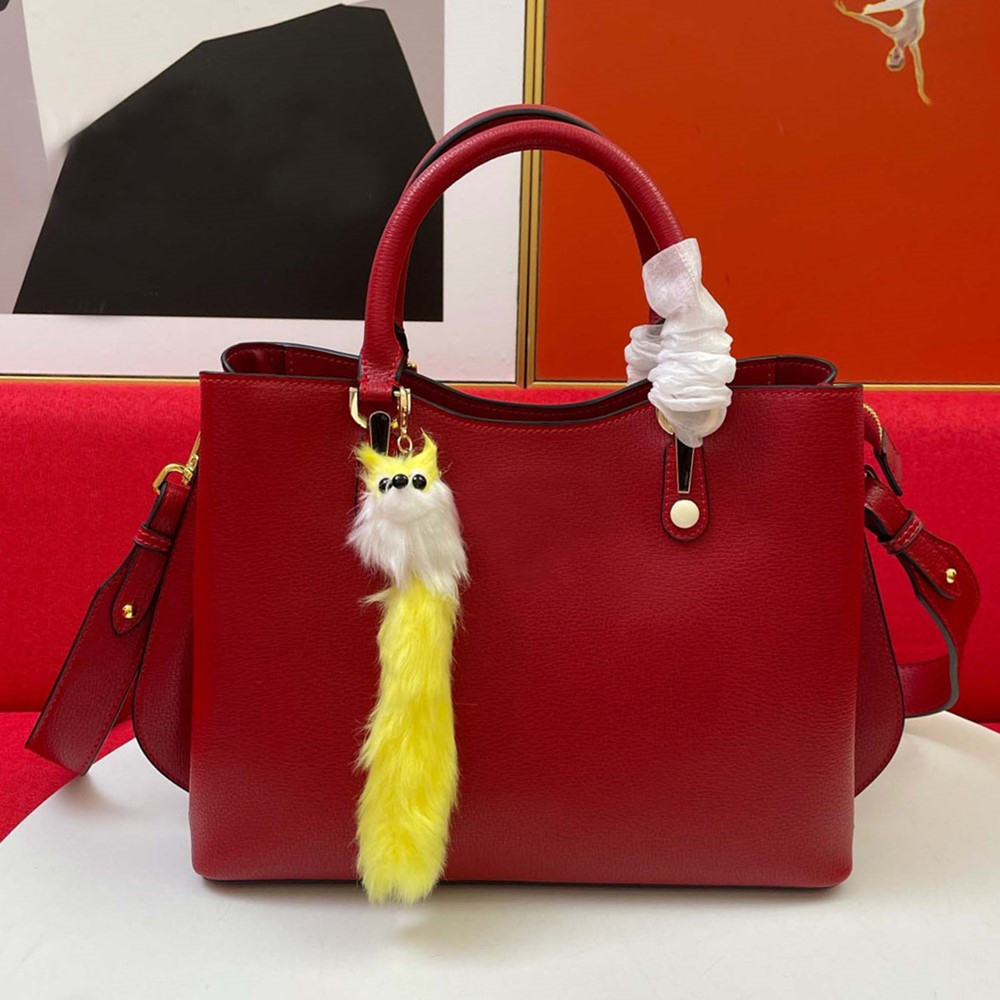 Totes designer handbag fashion shoulder bags top leather material crossbody bag large capacity casual brand Handbags
Totes designer handbag fashion shoulder bags top leather material crossbody bag large capacity casual brand Handbags