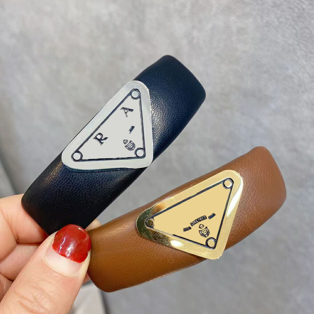 22ss Lots Woman Letter Metal Hair Clips Hairband PU Leather Comb Bobby Pin Barrette Hairpin Headdress Fashion Hair Accessories HairJewelry Headwear
22ss Lots Woman Letter Metal Hair Clips Hairband PU Leather Comb Bobby Pin Barrette Hairpin Headdress Fashion Hair Accessories HairJewelry Headwear