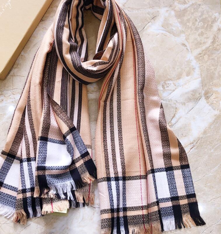 New plaid scarf, go out to sunblock all-match shawl is very suitable for summer travel, shopping mall air conditioning shawl. Specifications of 70-180 cm
New plaid scarf, go out to sunblock all-match shawl is very suitable for summer travel, shopping mall air conditioning shawl. Specifications of 70-180 cm