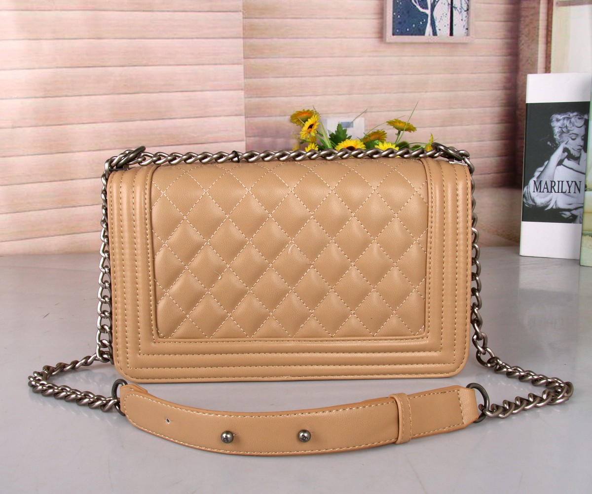 Design Fashion Style Boy Bags High Quality Leather Black Lock Womens Luxury Designers Shoulder Bag Handbag
Design Fashion Style Boy Bags High Quality Leather Black Lock Womens Luxury Designers Shoulder Bag Handbag