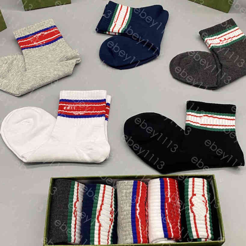mens socks classic italy fashion Casual wear Letter Printed Medium sock Embroidery Cotton With box Five Pair redom color, 5 pairs mixed colors
mens socks classic italy fashion Casual wear Letter Printed Medium sock Embroidery Cotton With box Five Pair redom color, 5 pairs mixed colors