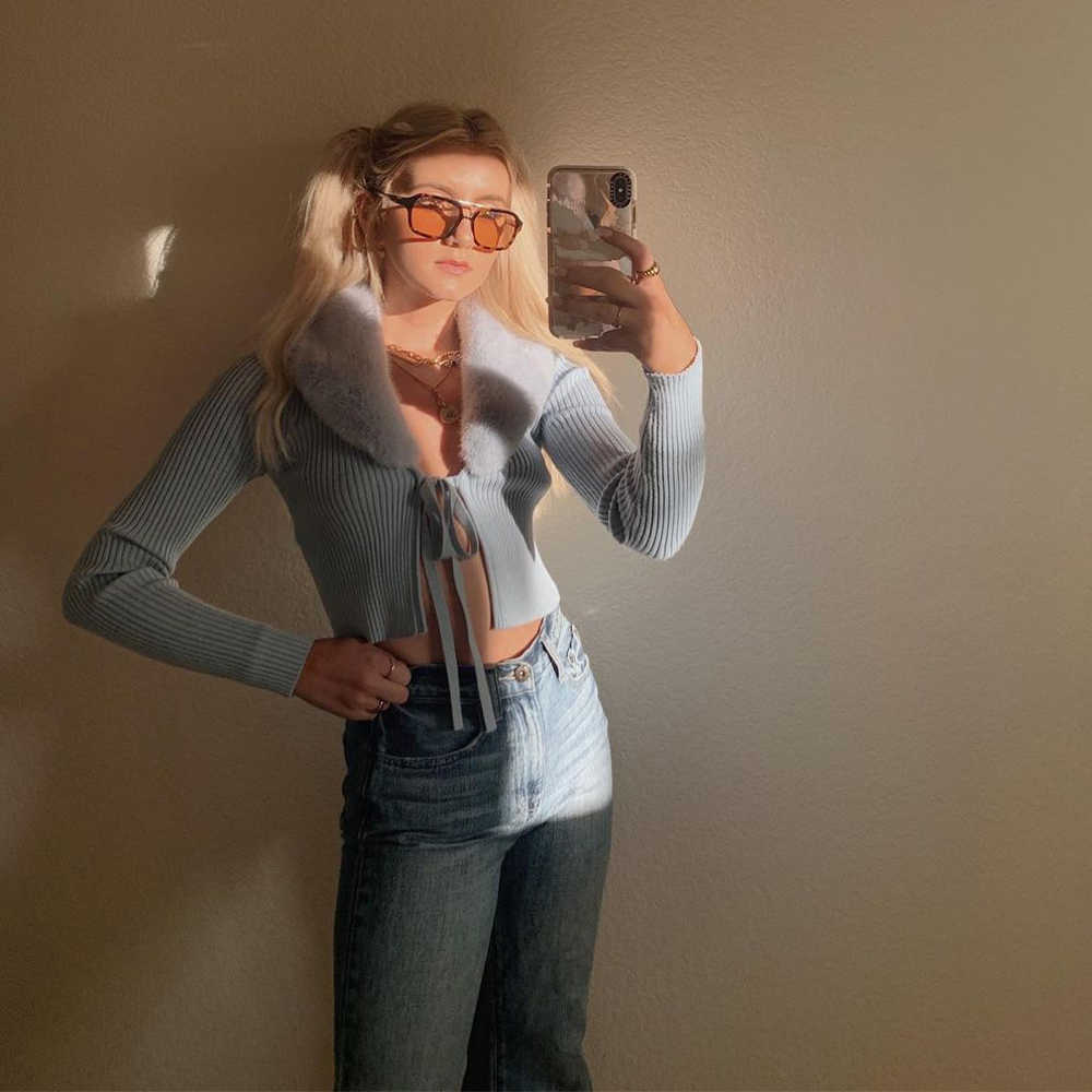 Autumn Winter Women Knit Cardigan Contrast Faux Fur Collar Long Sleeves Fashion Chic Sweater 210709, Blue
Autumn Winter Women Knit Cardigan Contrast Faux Fur Collar Long Sleeves Fashion Chic Sweater 210709, Blue