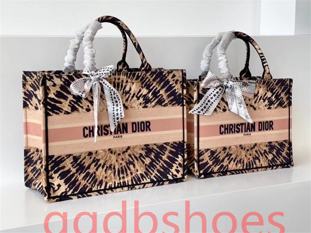 High Quality Luxury Designers Classic Colorful Book Totes Bag Designer Handbag Embroidered Handbags Large Capacity Travel Canvas Shopping Bags 001
High Quality Luxury Designers Classic Colorful Book Totes Bag Designer Handbag Embroidered Handbags Large Capacity Travel Canvas Shopping Bags 001