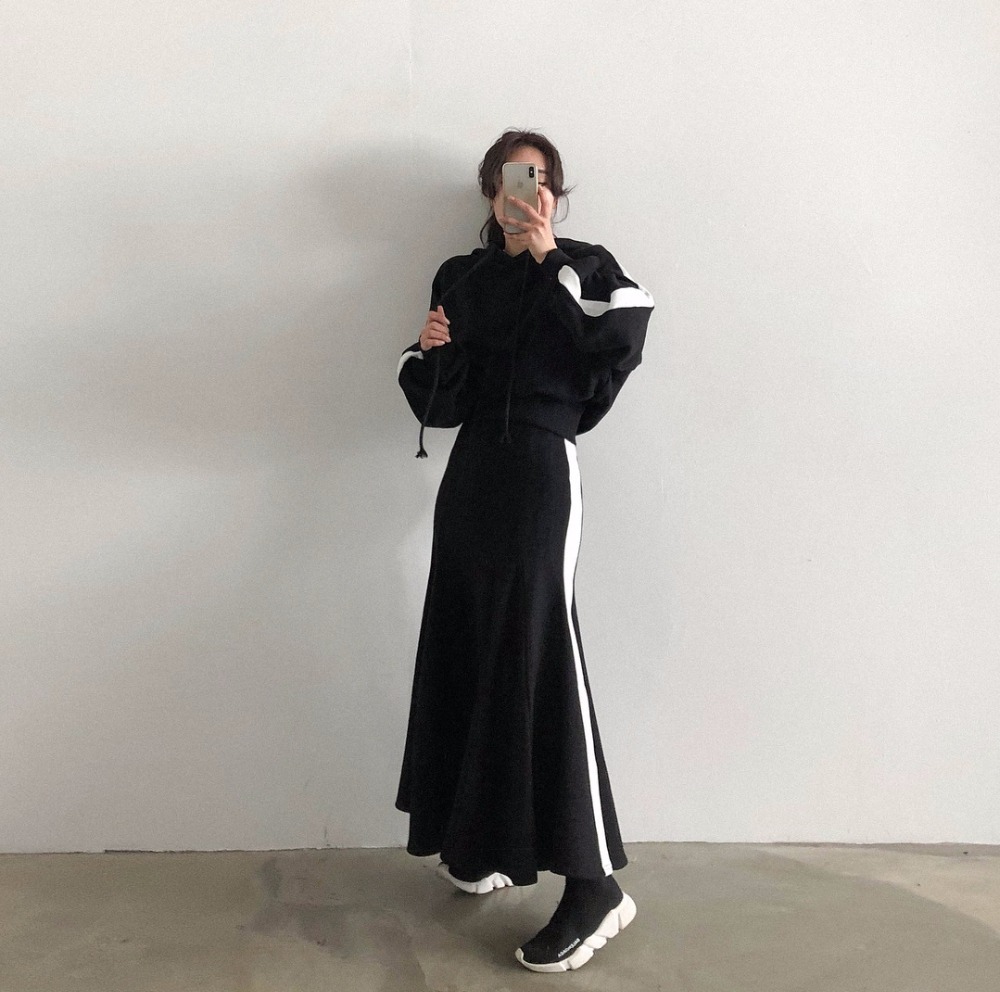 Autumn And Winter Women's Hooded Sport Lantern Sleeve Sweatshirt Tops+Long Mermaid Two-piece Female Skirt Set 210519