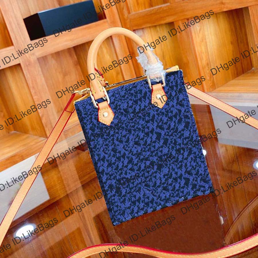 2021 Luxurys Designers Totes Sac Plat Mini Handbags Purses Petit Pochette Crossbody Bags Genuine Leather and Denim White Letter Fashion Womens Shoulder Bag, Card
2021 Luxurys Designers Totes Sac Plat Mini Handbags Purses Petit Pochette Crossbody Bags Genuine Leather and Denim White Letter Fashion Womens Shoulder Bag, Card