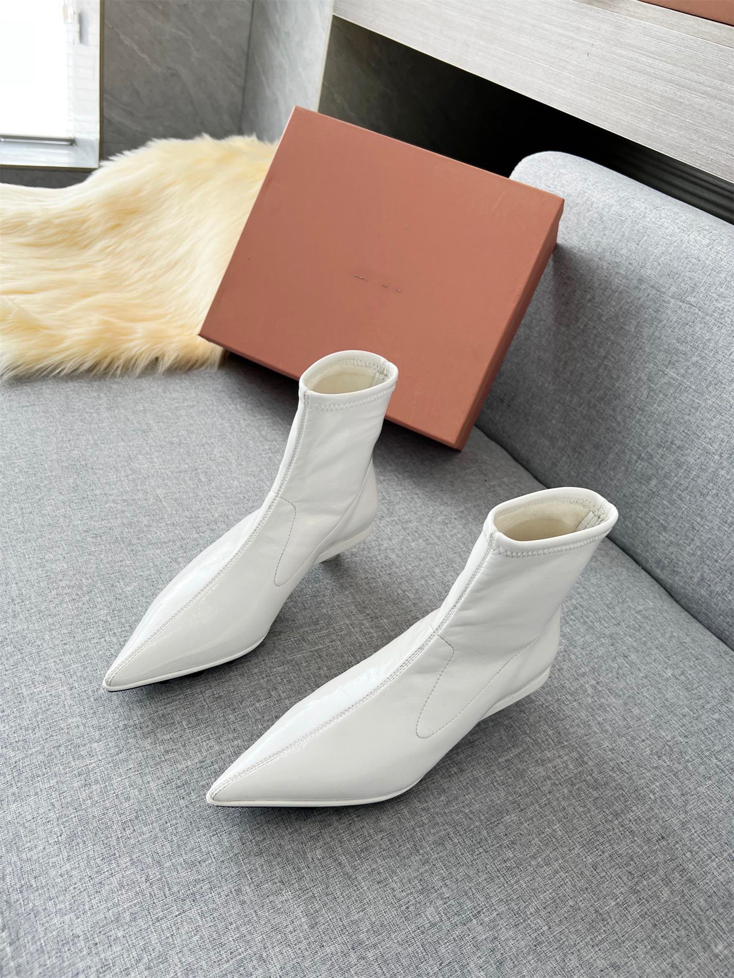 Luxury brand winter cat heel knee boots female red sole sexy pointed toe ladies short boot fashion high heels formal dress party size 35-39, Black ankle boots
Luxury brand winter cat heel knee boots female red sole sexy pointed toe ladies short boot fashion high heels formal dress party size 35-39, Black ankle boots