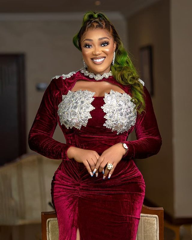 2022 Plus Size Arabic Aso Ebi Burgundy Lace Mermaid Prom Dresses Crystals Long Sleeves Evening Formal Party Second Reception Birthday Engagement Gowns