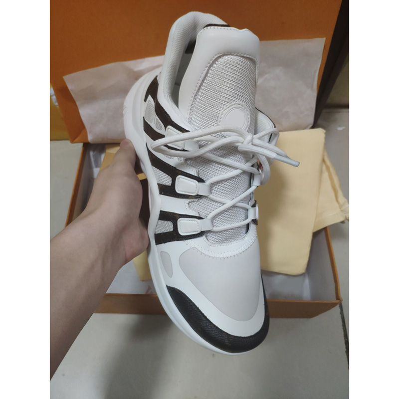 Top Quality Men Women V2 Static Reflective Running Shoes Cream White Beluga Cinder Tail Light Black Red Zebra Israfil Oreo Bred Trainers Sneakers With Box
Top Quality Men Women V2 Static Reflective Running Shoes Cream White Beluga Cinder Tail Light Black Red Zebra Israfil Oreo Bred Trainers Sneakers With Box
