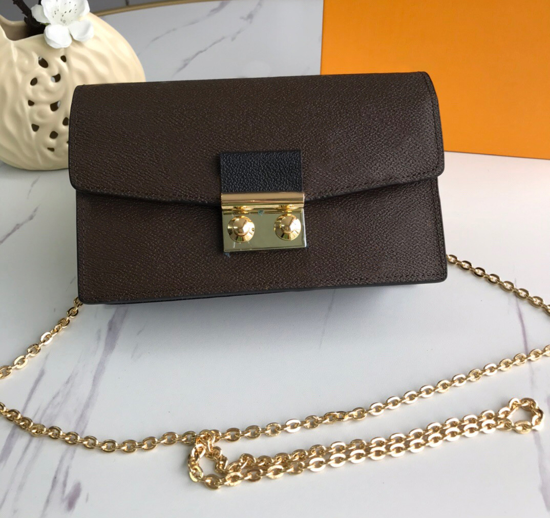 2023 Fashion designer women shoulder bags luxury lady handbags tops quality classic flower letter leather totes Original Chain crossbody Bag Plaid purse 620V20, Brown plaid (red lining)
2023 Fashion designer women shoulder bags luxury lady handbags tops quality classic flower letter leather totes Original Chain crossbody Bag Plaid purse 620V20, Brown plaid (red lining)