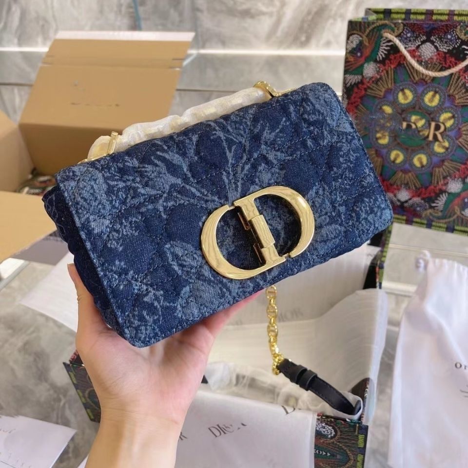Christian Caro denim printing chain belt bag Single Shoulder Messenger Bag rattan pattern Montaigne square handbag Dio Designer Bags W8V2
Christian Caro denim printing chain belt bag Single Shoulder Messenger Bag rattan pattern Montaigne square handbag Dio Designer Bags W8V2