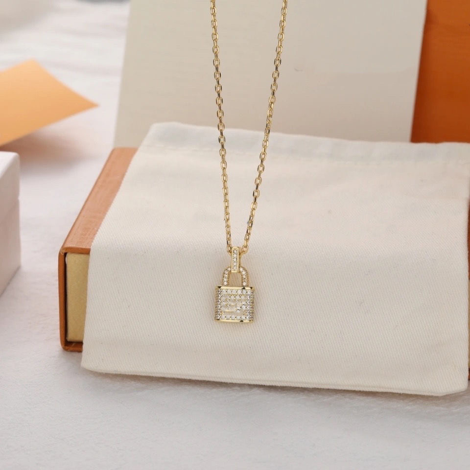 Fashion designer Necklace Street Unisex Bracelet round men's and women's Pendant
Fashion designer Necklace Street Unisex Bracelet round men's and women's Pendant