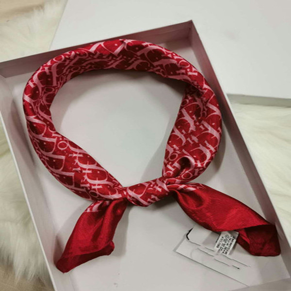 Classic scarf printed alphabet scarfs luxury silk twill square scarves for ladies 70*70cm
Classic scarf printed alphabet scarfs luxury silk twill square scarves for ladies 70*70cm