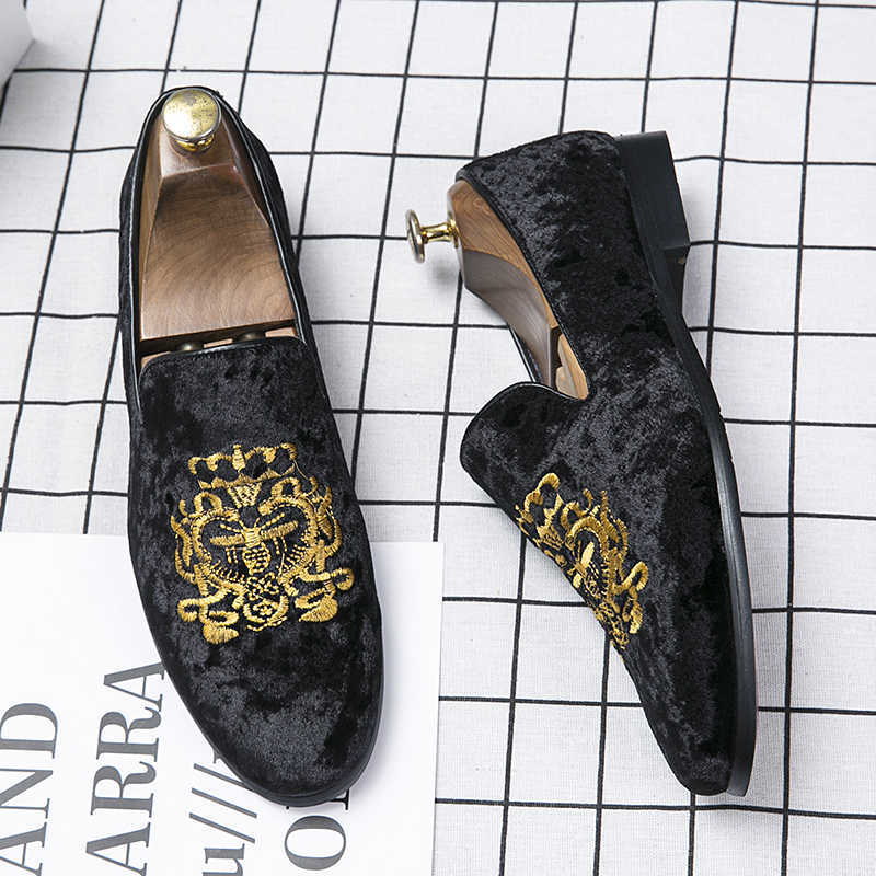 Wedding Dress Shoes Casual Men Loafers Big Size Lazy Peas shoes Embroidery Moccasins Suede Leather Zapatos 210910