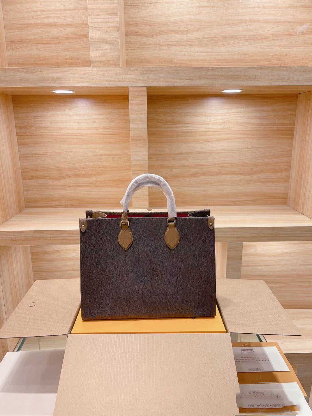 Luxurys Designers Large Tote Bags Genuine Leather High Quality Coffe Super large Logo Shopping Bag PU, Oem(no bag)
Luxurys Designers Large Tote Bags Genuine Leather High Quality Coffe Super large Logo Shopping Bag PU, Oem(no bag)